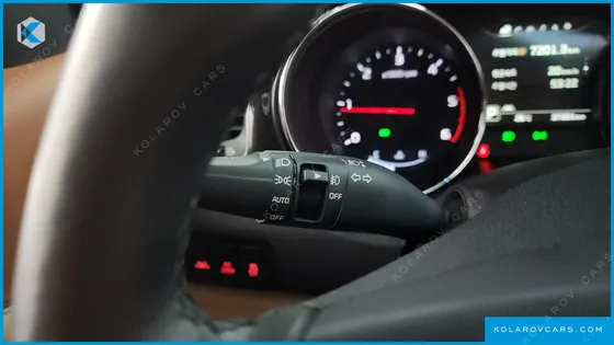 KIA CARNIVAL 9-SEATER PRESTIGE