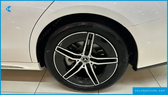 MERCEDES E-CLASS E300 4MATIC AMG LINE