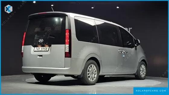 HYUNDAI STARIA 4WD TOURER 11-SEATER