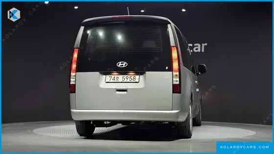 HYUNDAI STARIA 4WD TOURER 11-SEATER