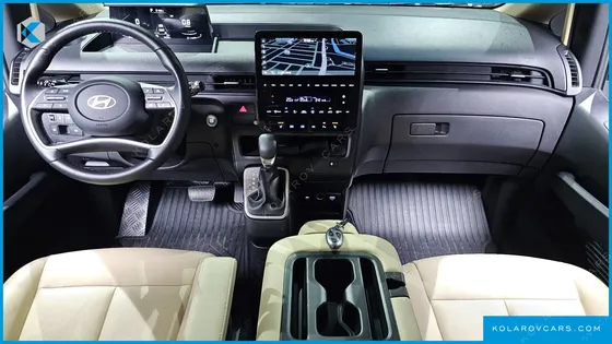 HYUNDAI STARIA 4WD TOURER 11-SEATER
