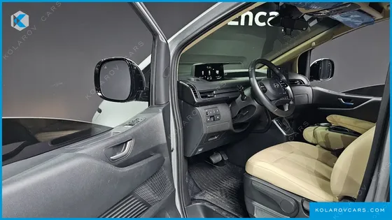HYUNDAI STARIA 4WD TOURER 11-SEATER