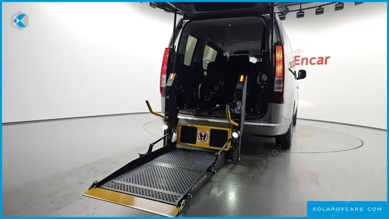 HYUNDAI STARIA 4WD WHEEL CHAIR LIFT/SLOPE