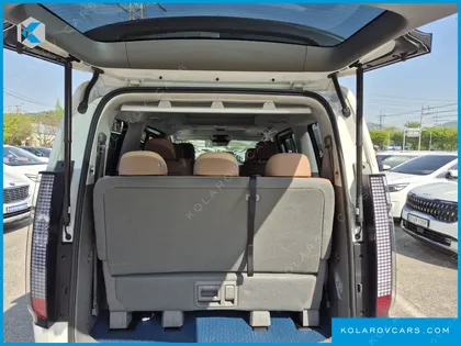HYUNDAI STARIA HEV 1.6 LOUNGE 9-SEATER