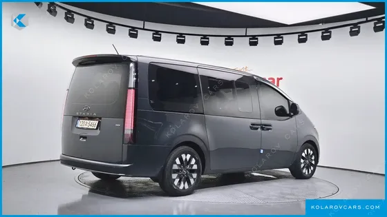 HYUNDAI STARIA 4WD LOUNGE 9-SEATER
