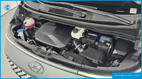 HYUNDAI STARIA 4WD LOUNGE 9-SEATER