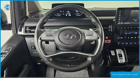 HYUNDAI STARIA 4WD LOUNGE 9-SEATER