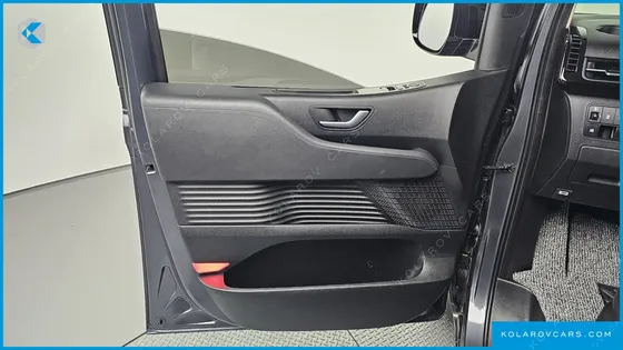 HYUNDAI STARIA 4WD LOUNGE 9-SEATER