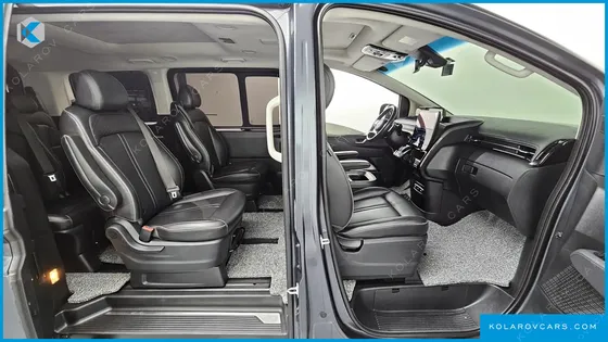 HYUNDAI STARIA 4WD LOUNGE 9-SEATER