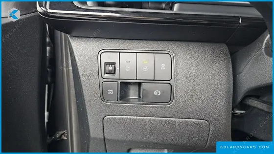 HYUNDAI STARIA 4WD LOUNGE 9-SEATER