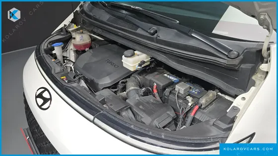 HYUNDAI STARIA LOUNGE 9-SEATER