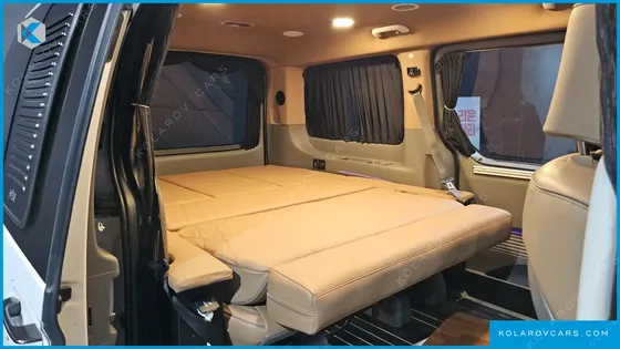 HYUNDAI STARIA LOUNGE 9-SEATER