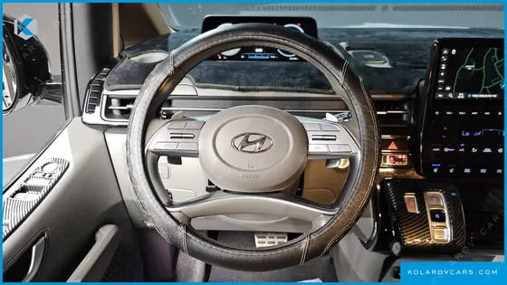 HYUNDAI STARIA LOUNGE 9-SEATER