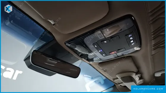 HYUNDAI STARIA LOUNGE 9-SEATER