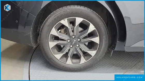 KIA CARNIVAL 9-SEATER SIGNATURE