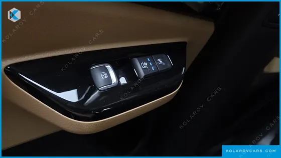 KIA CARNIVAL 9-SEATER SIGNATURE