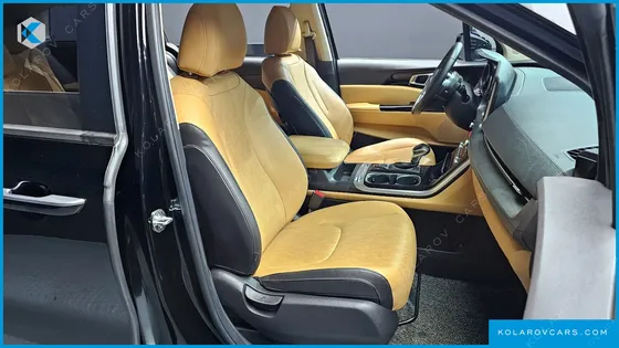 KIA CARNIVAL 9-SEATER PRESTIGE