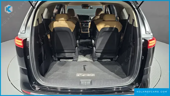 KIA CARNIVAL 9-SEATER PRESTIGE
