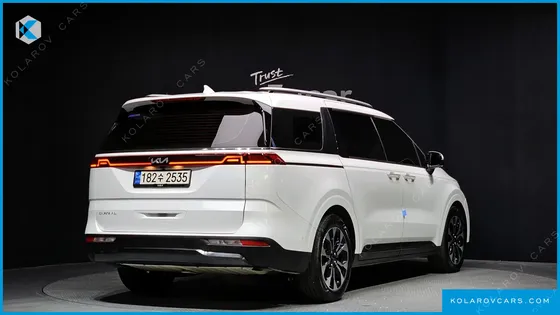 KIA CARNIVAL GASOLINE 7-SEATER OUTDOOR