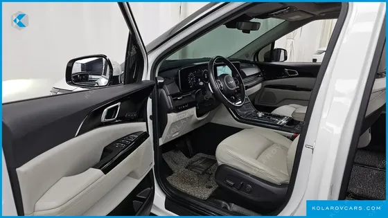 KIA CARNIVAL GASOLINE 7-SEATER OUTDOOR