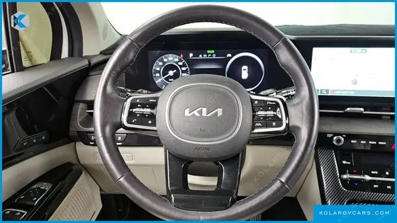 KIA CARNIVAL GASOLINE 7-SEATER OUTDOOR