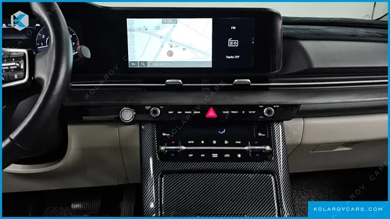 KIA CARNIVAL GASOLINE 7-SEATER OUTDOOR