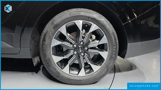 KIA CARNIVAL 9-SEATER NOBLESSE