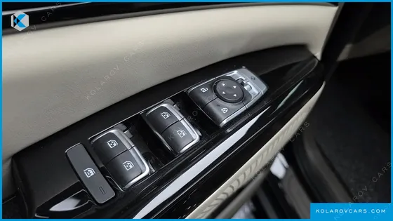 KIA CARNIVAL 9-SEATER NOBLESSE