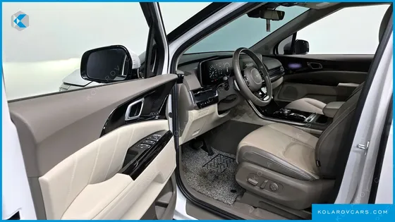 KIA CARNIVAL GASOLINE 7-SEATER HI-LIMOUSINE