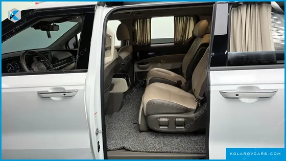 KIA CARNIVAL GASOLINE 7-SEATER HI-LIMOUSINE