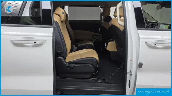 KIA CARNIVAL 9-SEATER NOBLESSE