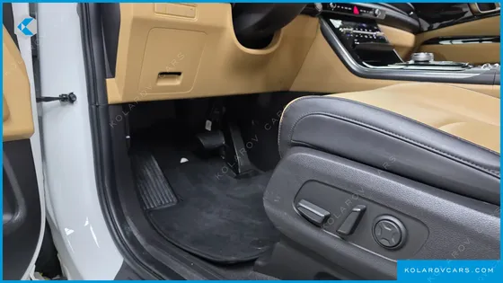 KIA CARNIVAL 9-SEATER NOBLESSE