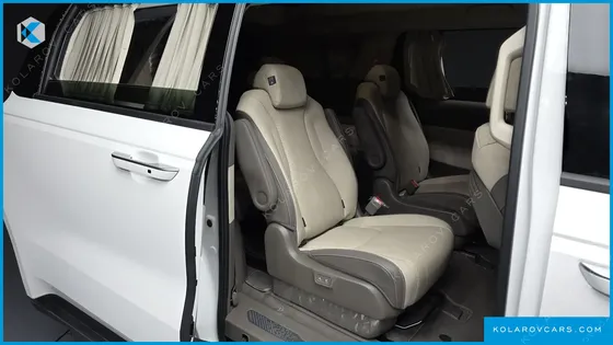 KIA CARNIVAL GASOLINE 9-SEATER HI-LIMOUSINE