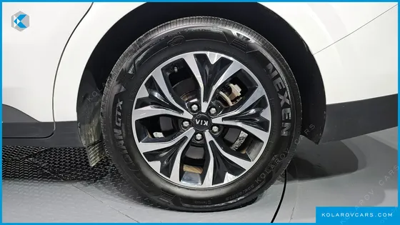 KIA CARNIVAL 9-SEATER SIGNATURE