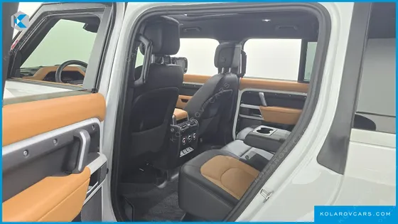 LAND ROVER DEFENDER 110 D300 X-DYNAMIC HSE
