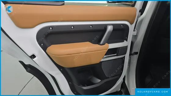 LAND ROVER DEFENDER 110 D300 X-DYNAMIC HSE