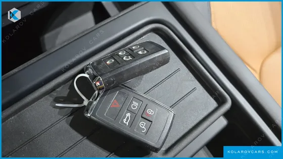 LAND ROVER DEFENDER 110 D300 X-DYNAMIC HSE