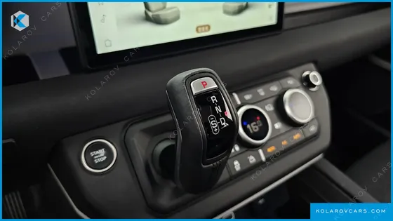 LAND ROVER DEFENDER 110 P300 X-DYNAMIC SE