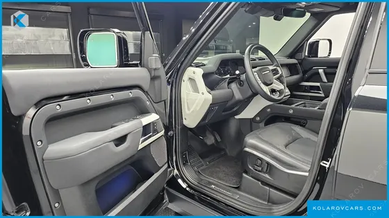 LAND ROVER DEFENDER 110 P300 X-DYNAMIC SE