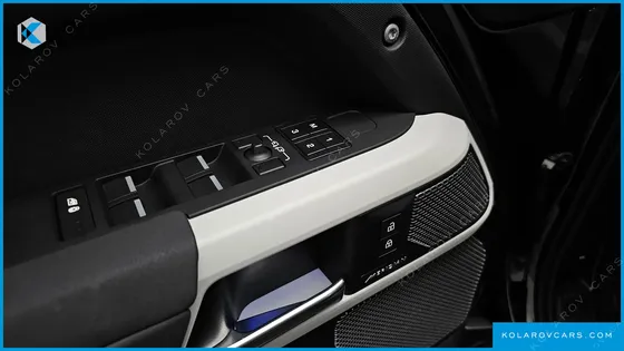 LAND ROVER DEFENDER 110 P300 X-DYNAMIC SE