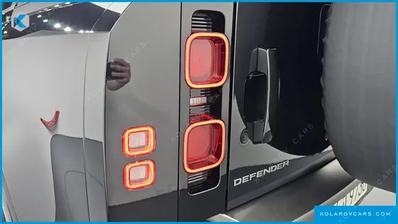 LAND ROVER DEFENDER 110 P300 X-DYNAMIC SE