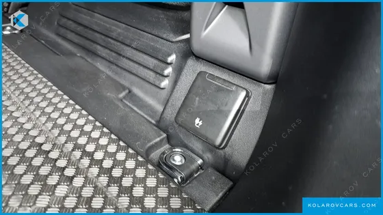 LAND ROVER DEFENDER 110 P300 X-DYNAMIC SE
