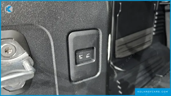 LAND ROVER DEFENDER 110 P300 X-DYNAMIC SE