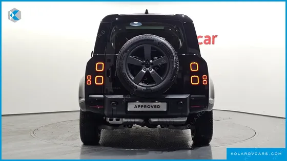 LAND ROVER DEFENDER 110 D300 X-DYNAMIC HSE