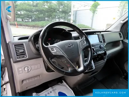 HYUNDAI SOLATI 15-SEATER