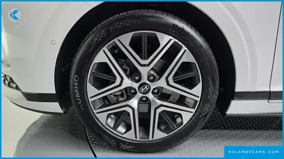 HYUNDAI GRANDEUR PREMIUM