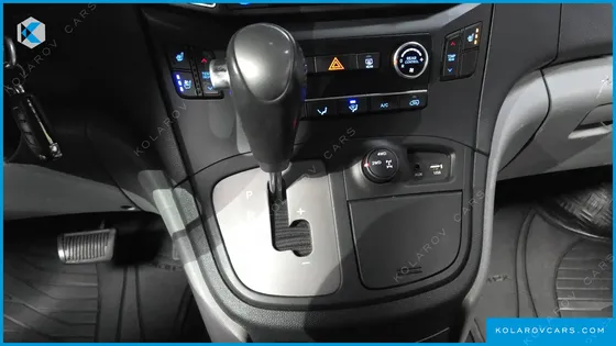 HYUNDAI STAREX 4WD URBAN 9-SEATER