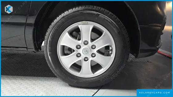 HYUNDAI STAREX 4WD URBAN 9-SEATER