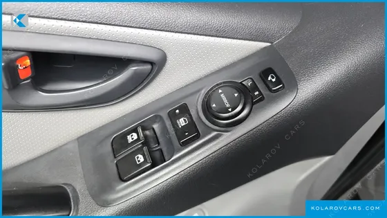 HYUNDAI STAREX 4WD URBAN 9-SEATER