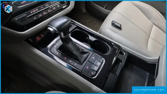 KIA CARNIVAL 7-SEATER LIMOUSINE